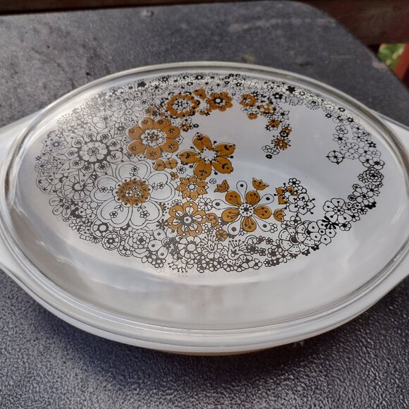Vintage Pyrex Floral Bubble Oval Casserole 2.5 Qt Dish with Original Lid 945C - Picture 1 of 9